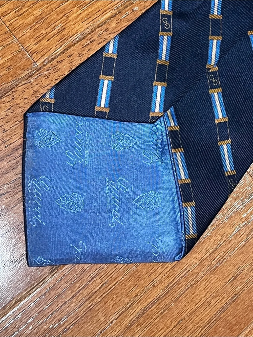 Vtg Gucci Mens Navy Blue Tie 100% Silk Made In Italy Classic Luxury Striped GG